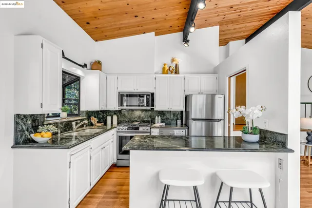 $849,000 | 2211 Arrowhead Drive, Oakland, CA 94611