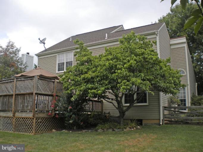 13711 Springhaven Drive Chantilly, VA 20151 - Photo 20 of 22 back of home