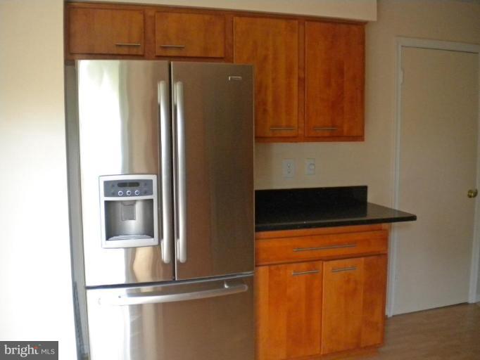 13711 Springhaven Drive Chantilly, VA 20151 - Photo 9 of 22 Stainless steel appliances