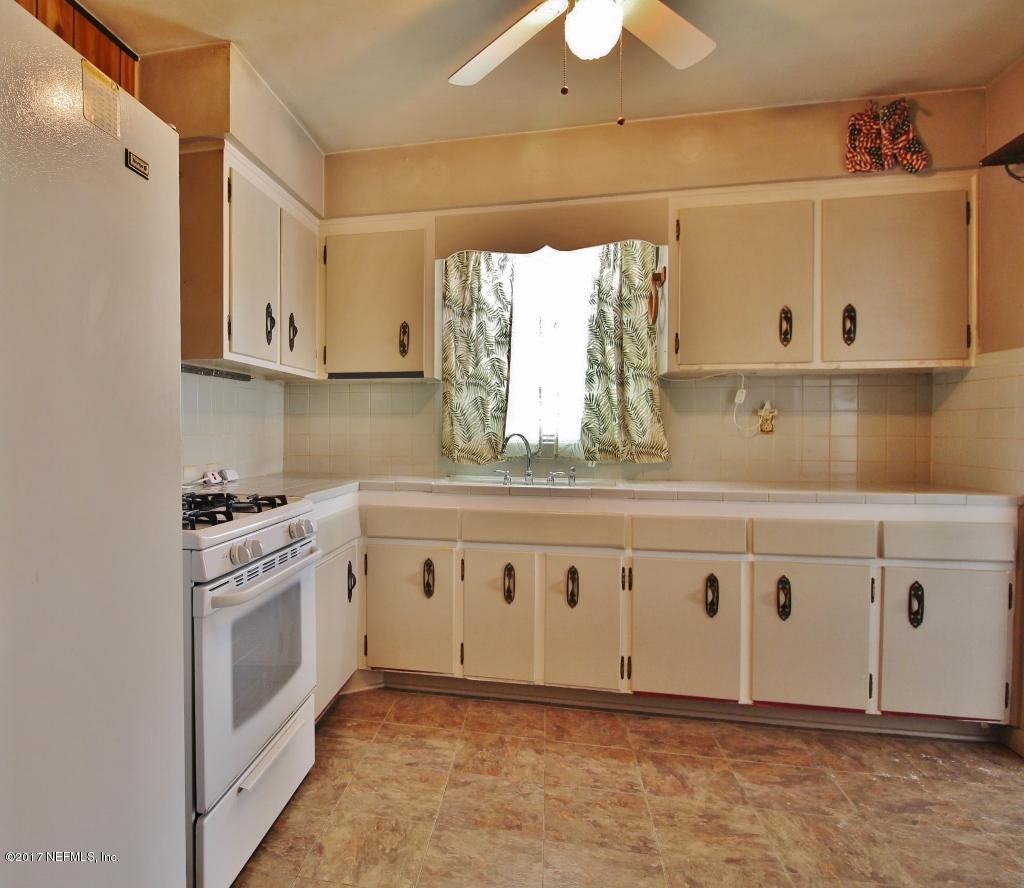 7315 May Apple Road Jacksonville, FL 32211 - Photo 6 of 21 Kitchen w Gas Range