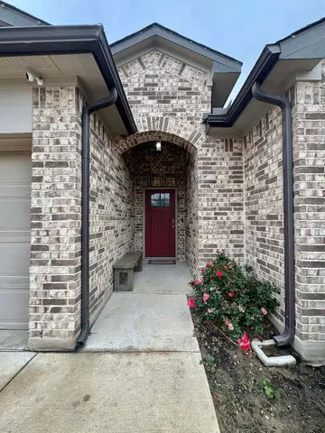 a view of entryway with an outdoor space