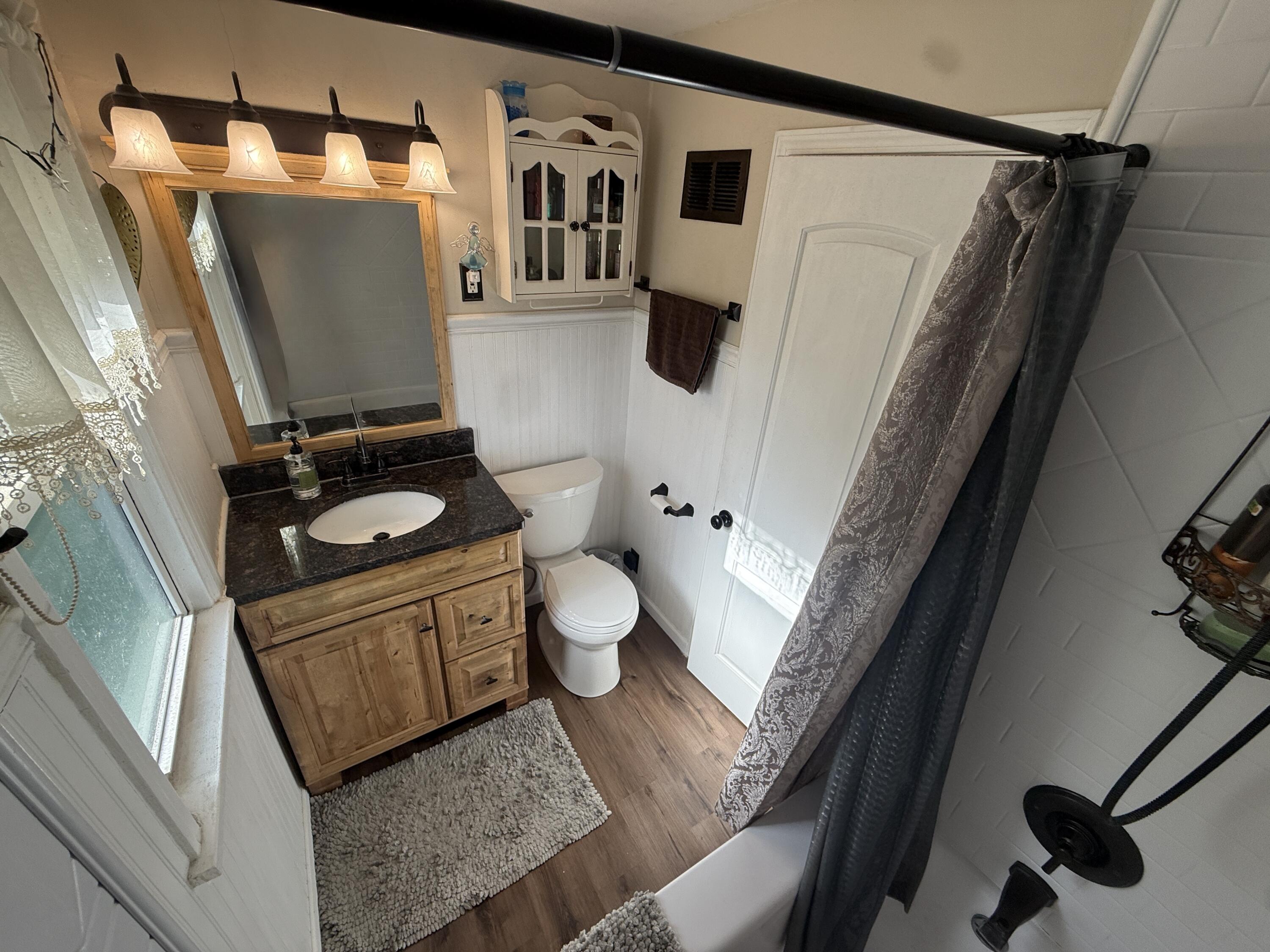 4009 South 5th Street Milwaukee, WI 53207 - Photo 10 of 23 Full Bathroom