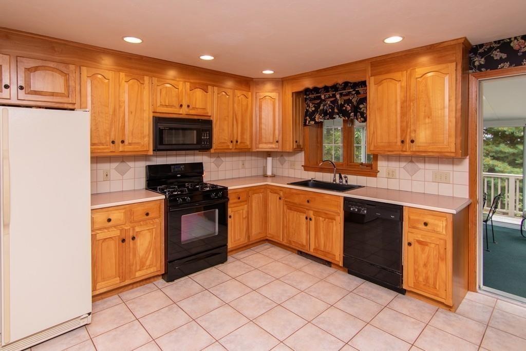 26 Ribero Drive Franklin, MA 02038 - Photo 8 of 36