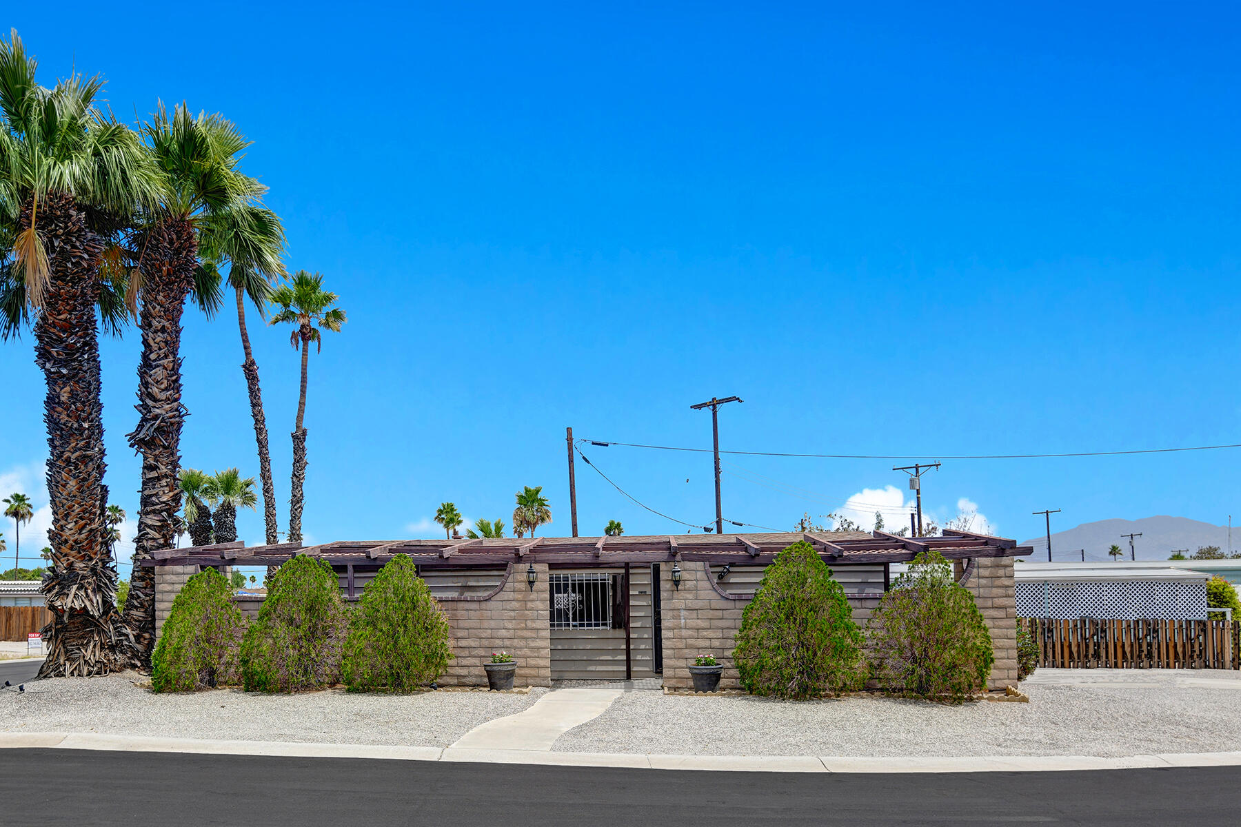 32121 Oakland Hills Street Thousand Palms, CA 92276 - Photo 1 of 20 a view of a terrace