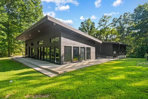 $875,000 | 180 Meadowbrook Drive, Hampshire, TN 38461