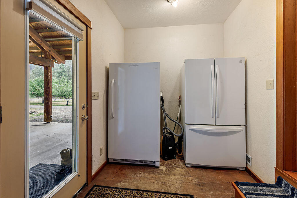 2245 Colestin Road Ashland, OR 97520 - Photo 23 of 69 23