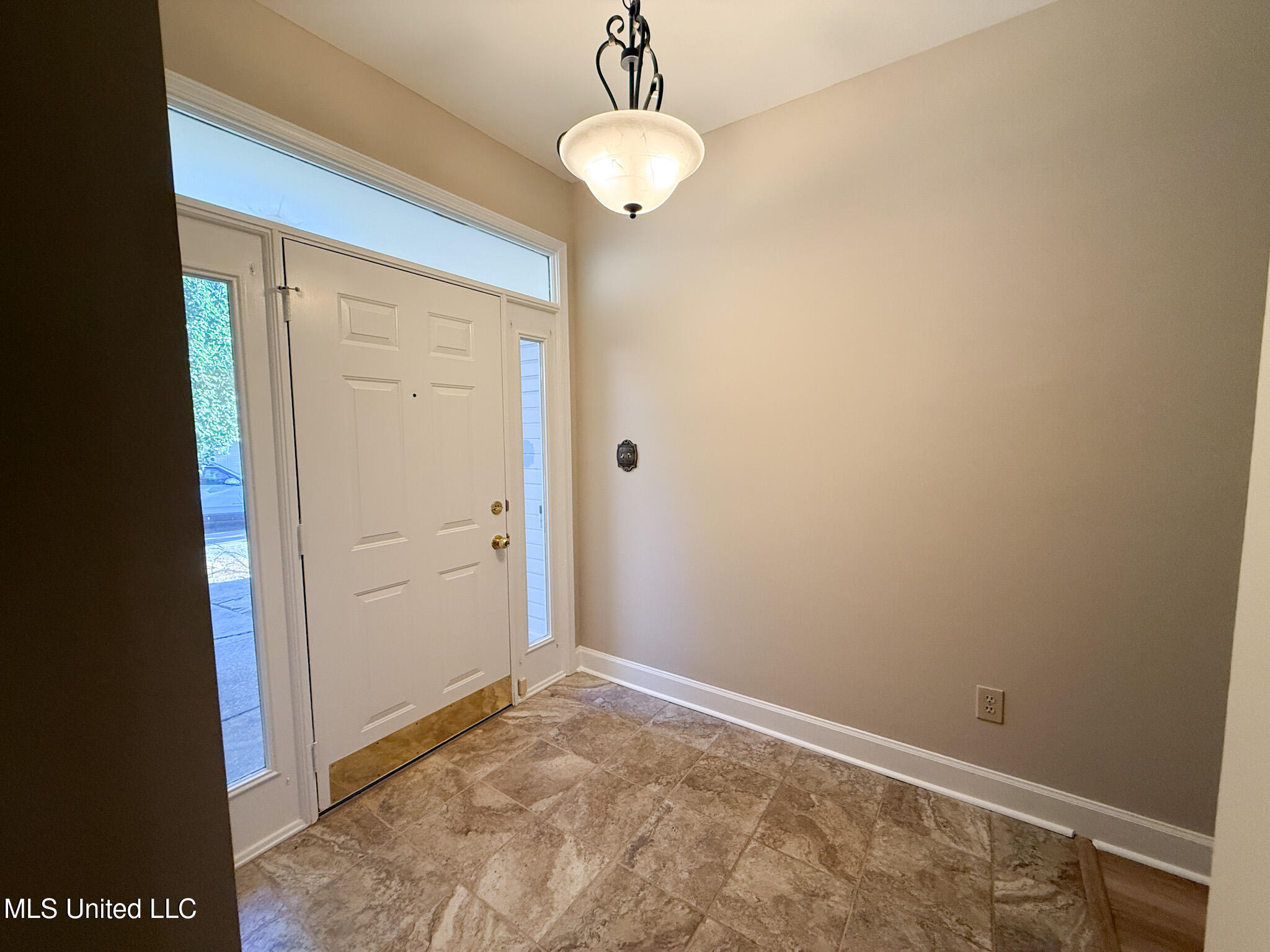 110 Commonwealth Avenue Brandon, MS 39047 - Photo 4 of 24 IMG_1597