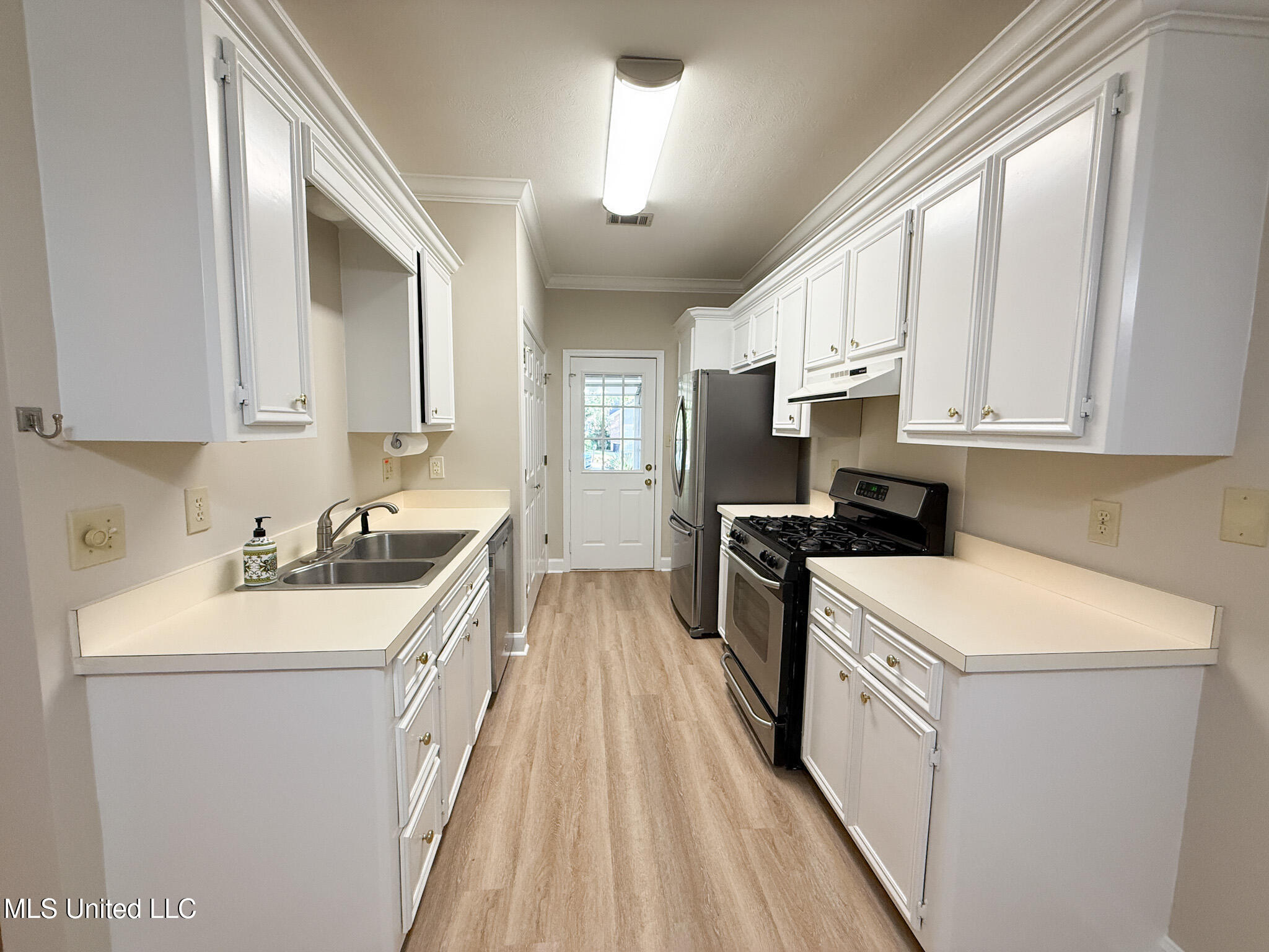 110 Commonwealth Avenue Brandon, MS 39047 - Photo 8 of 24 IMG_1586