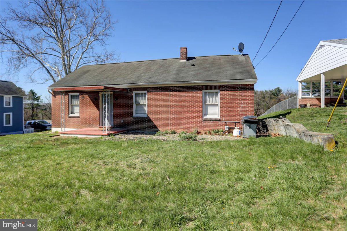 15643 Clear Spring Road Williamsport, MD 21795 - Photo 3 of 32 Gallery Image 3