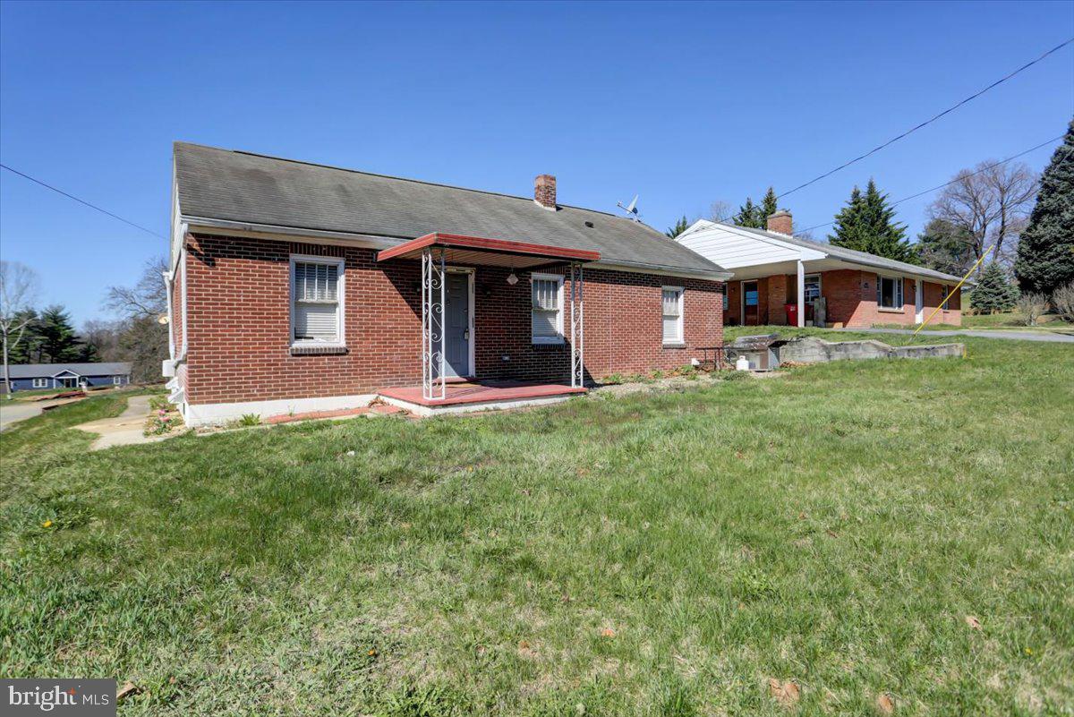 15643 Clear Spring Road Williamsport, MD 21795 - Photo 4 of 32 Gallery Image 4