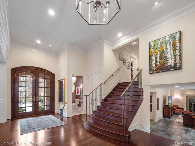 570 Rudgate Road Bloomfield Hills, MI 48304 - Photo 15 of 57 Steps leading to primary suite area