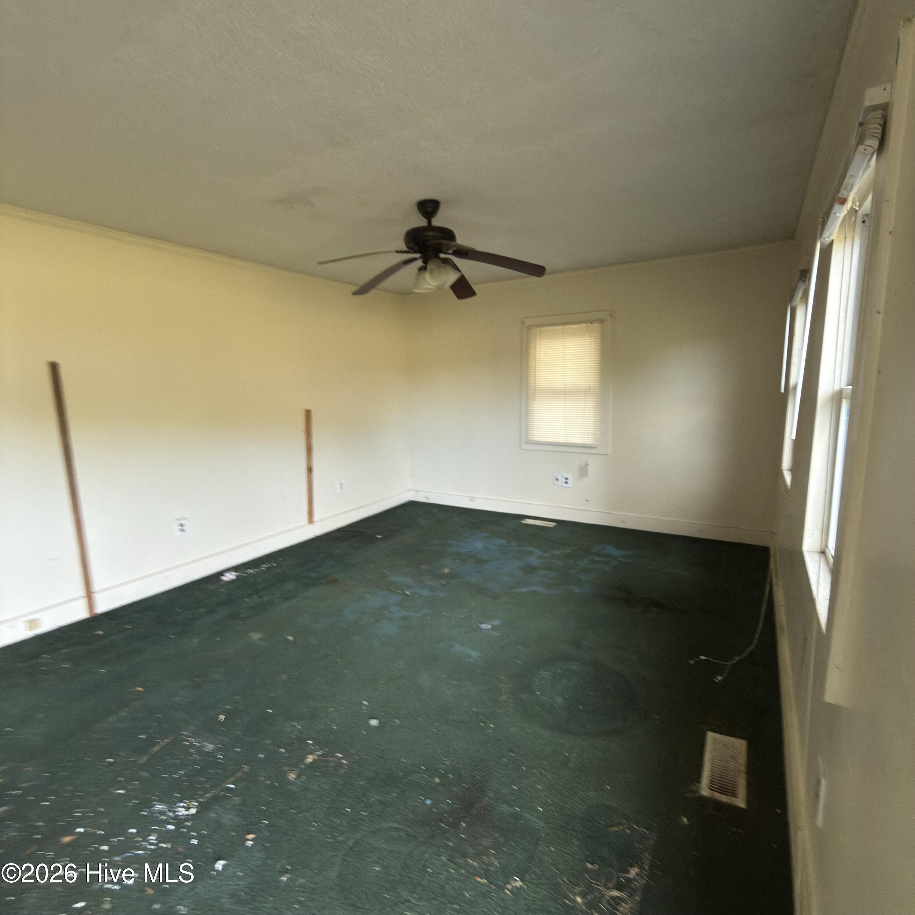 82 Long Ridge Road Plymouth, NC 27962 - Photo 2 of 11 Living room