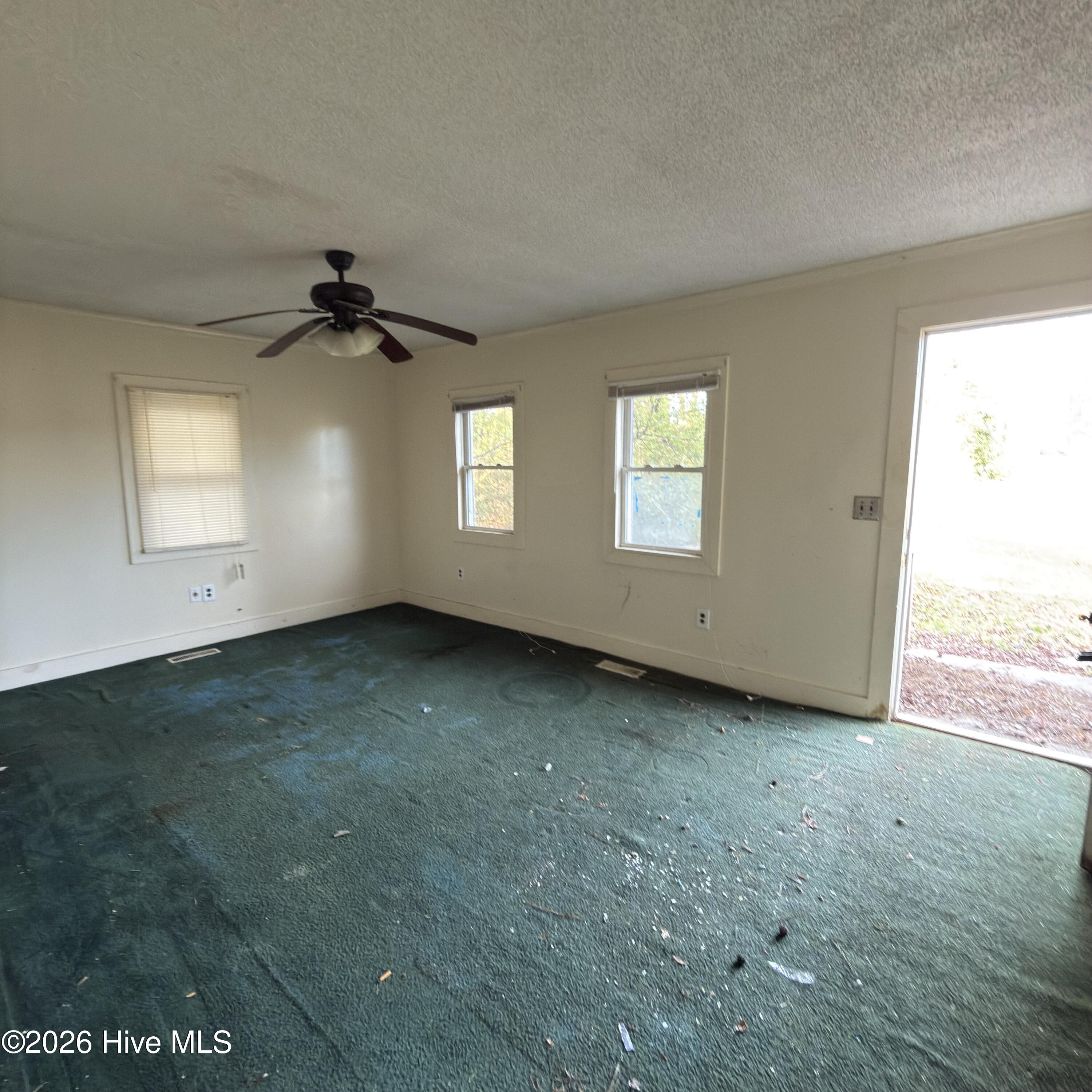 82 Long Ridge Road Plymouth, NC 27962 - Photo 3 of 11 Living room