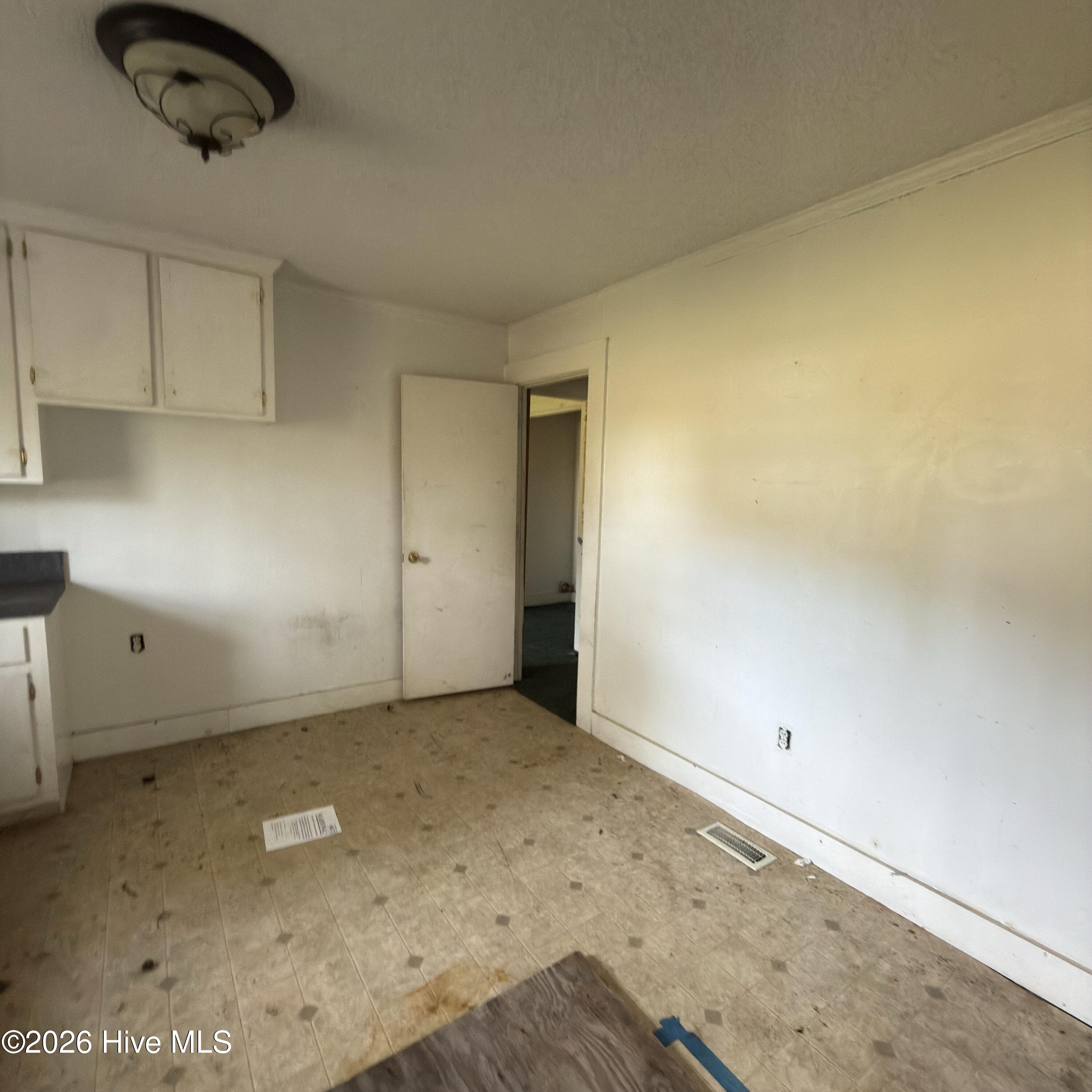 82 Long Ridge Road Plymouth, NC 27962 - Photo 4 of 11 Kitchen w adjoining laundry/flex room