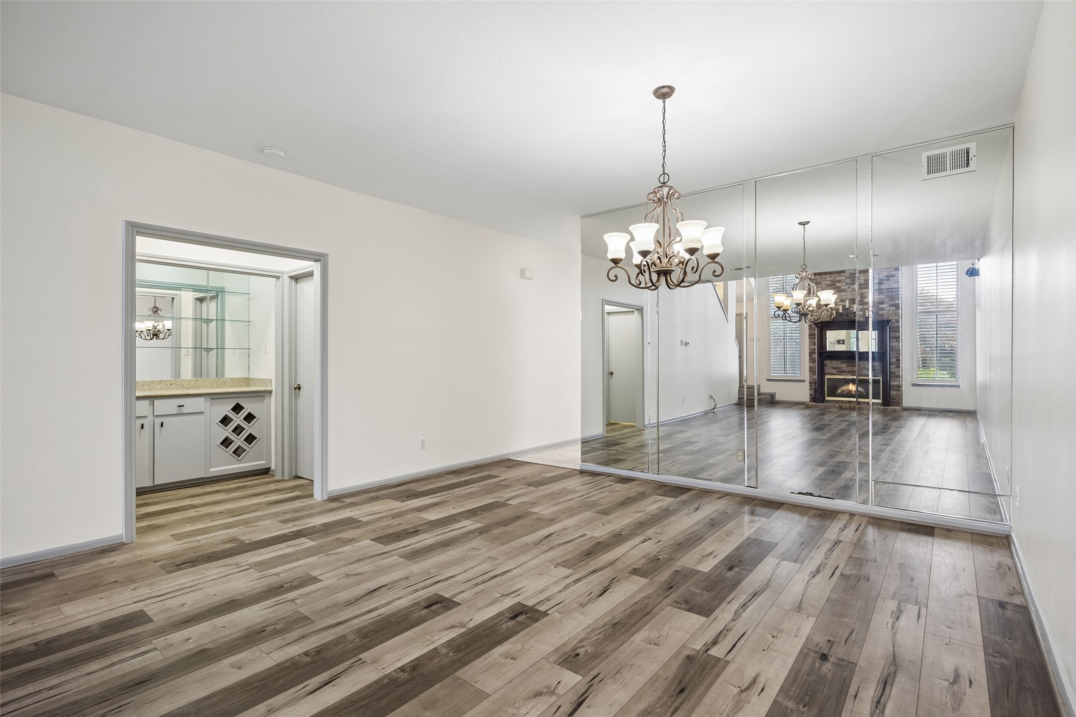 727 Bunker Hill Road, Unit 92 Houston, TX 77024 - Photo 6 of 50 DINING SPACE IS ADJACENT TO THE BAR.