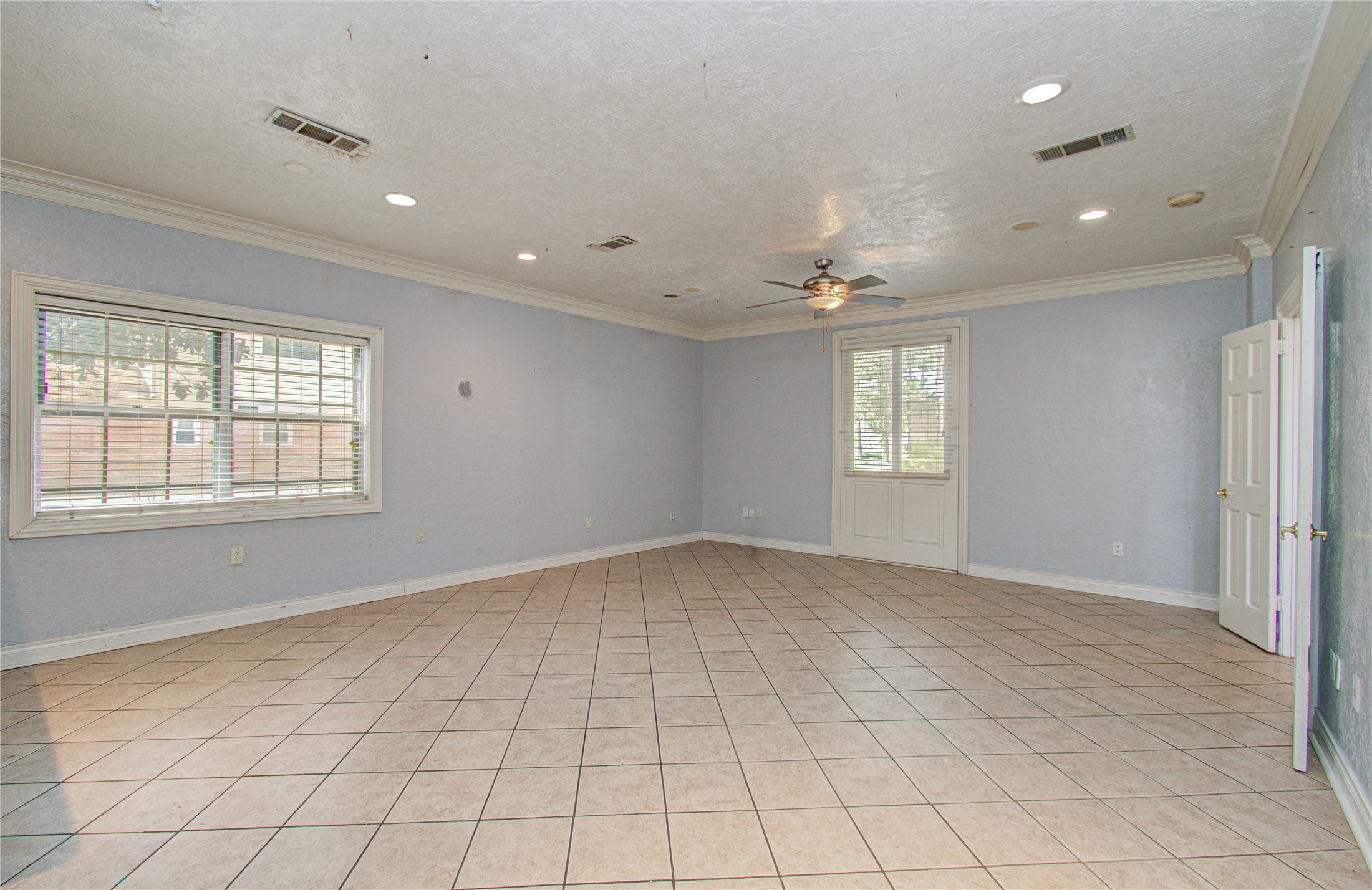 8103 Oak Moss Drive Spring, TX 77379 - Photo 12 of 33 a view of an empty room and window