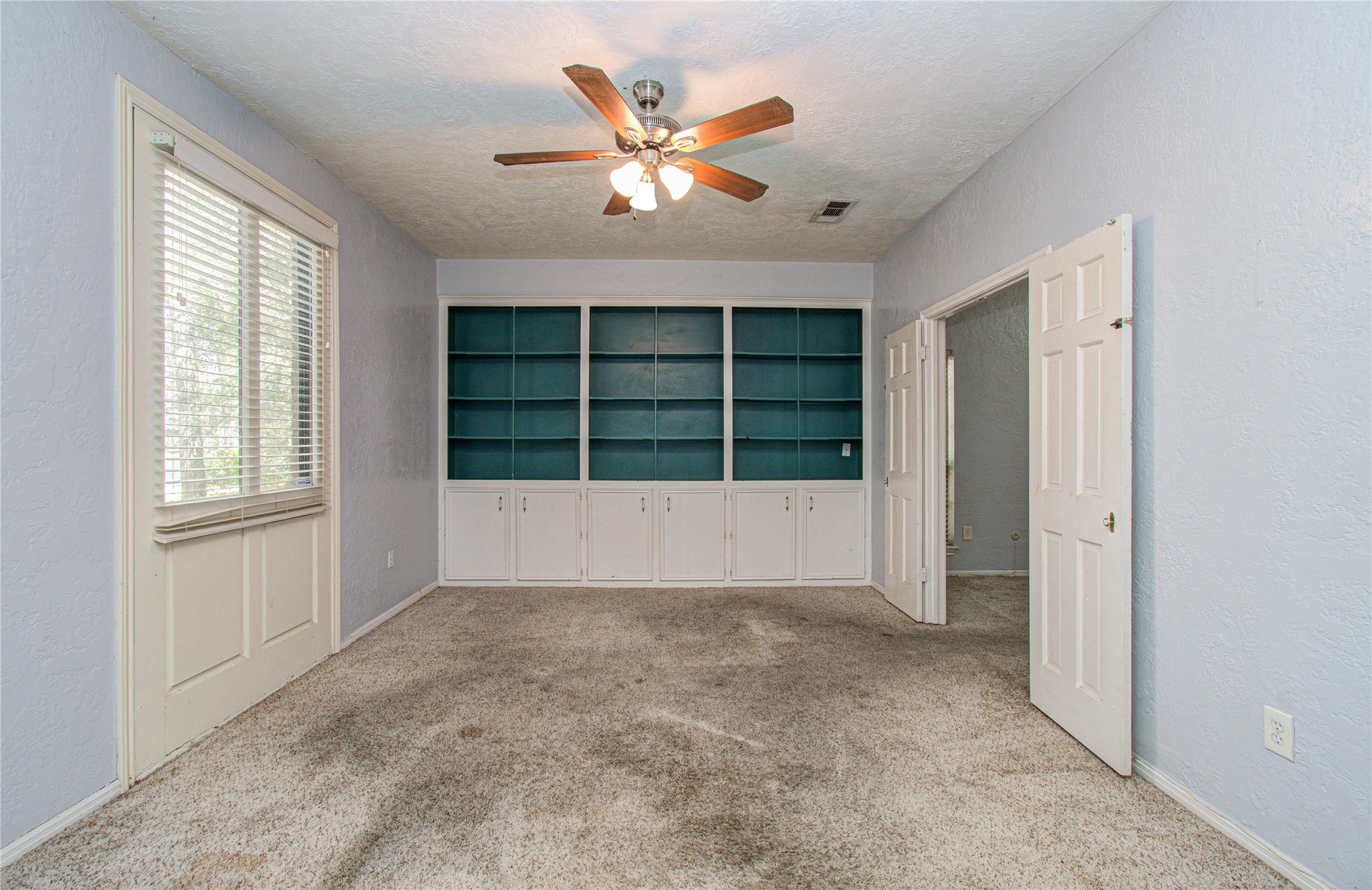 8103 Oak Moss Drive Spring, TX 77379 - Photo 32 of 33 an empty room with windows and ceiling fan