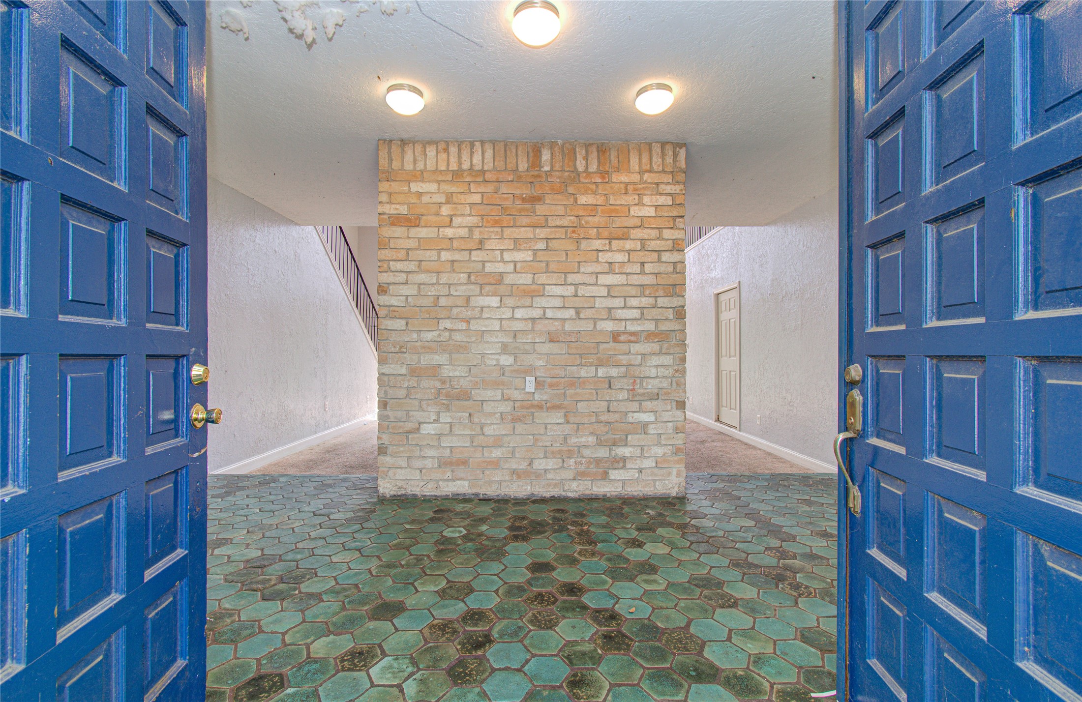 8103 Oak Moss Drive Spring, TX 77379 - Photo 7 of 33 a view of an empty room with shelves