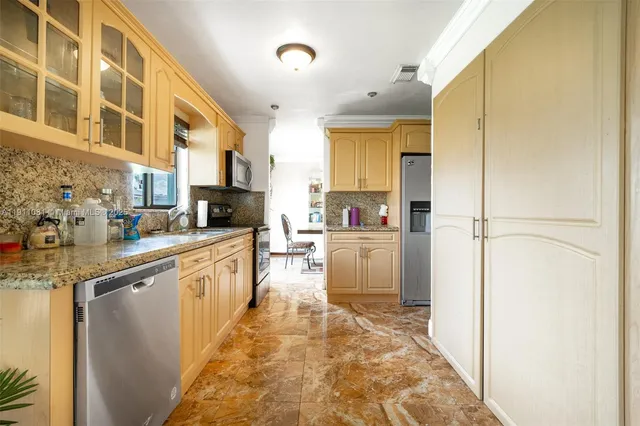 $549,999 | 722 Northwest 170th Street, Miami Gardens, FL 33169