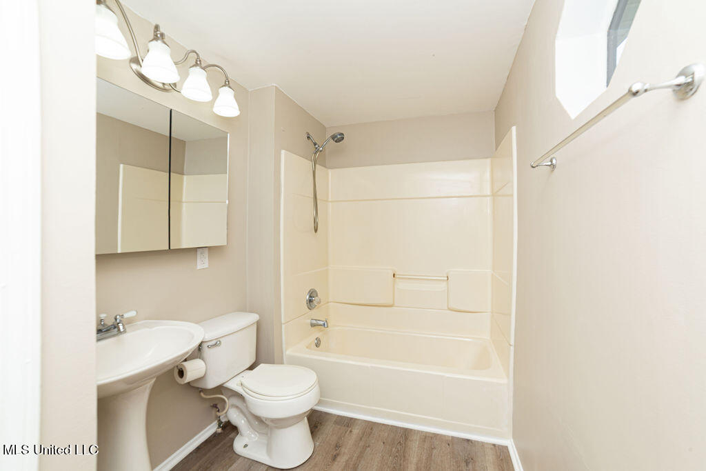 10828 Haena Court Diamondhead, MS 39525 - Photo 9 of 13 bathroom 1