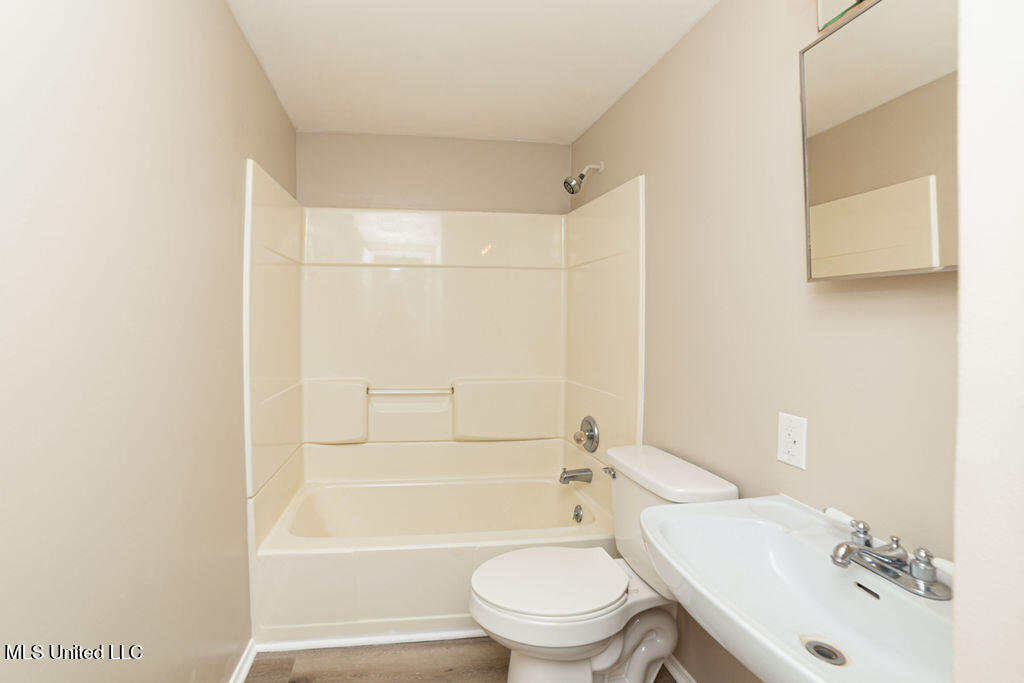 10828 Haena Court Diamondhead, MS 39525 - Photo 10 of 13 Bathroom 2