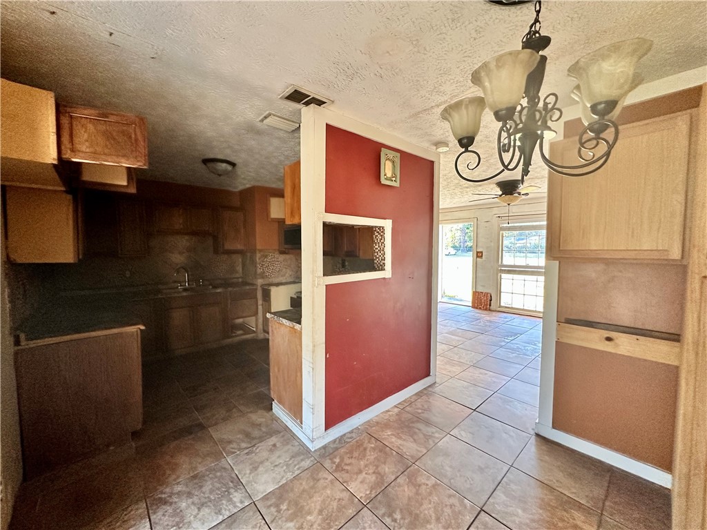 507 Beville Street Waycross, GA 31501 - Photo 4 of 24