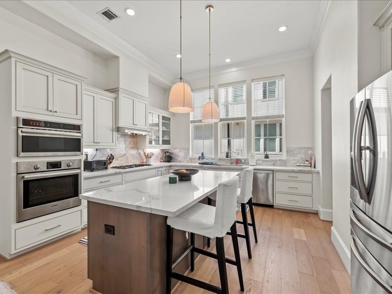 2605 Maxroy Street Houston, TX 77007 - Photo 5 of 36