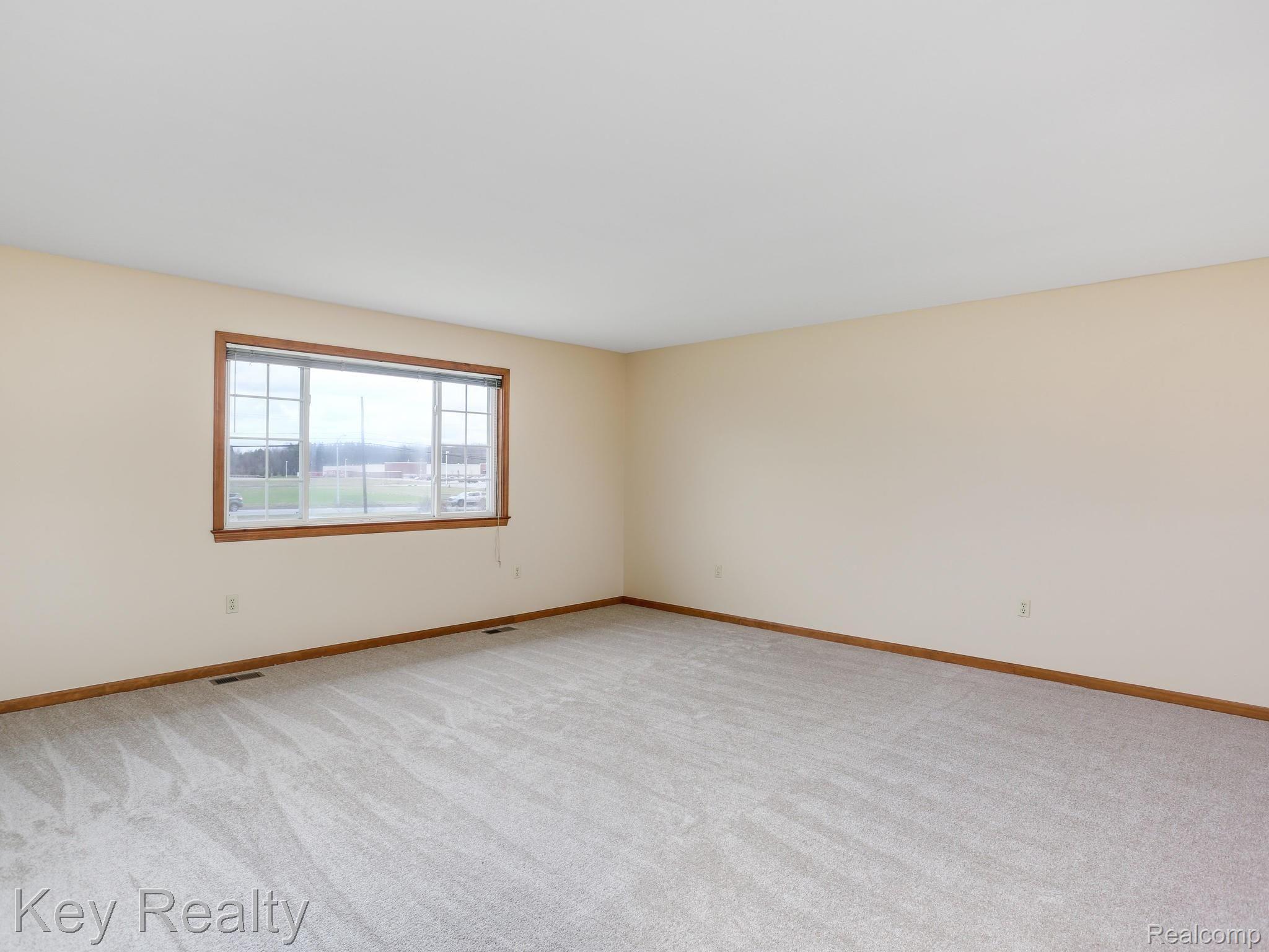 4048 Morrish Road Swartz Creek, MI 48473 - Photo 17 of 40 Upper level family room.
