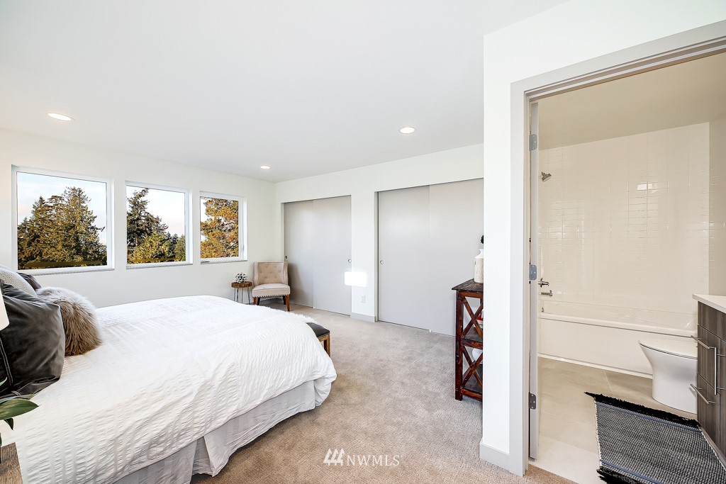 4307 Southwest Frontenac Street, Unit B Seattle, WA 98136 - Photo 14 of 19 Gallery Image 14