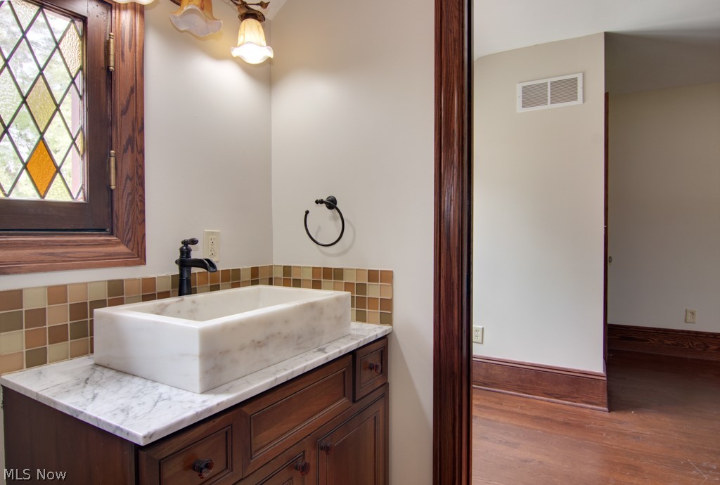 844 Merriman Road Akron, OH 44303 - Photo 25 of 34 Full bath