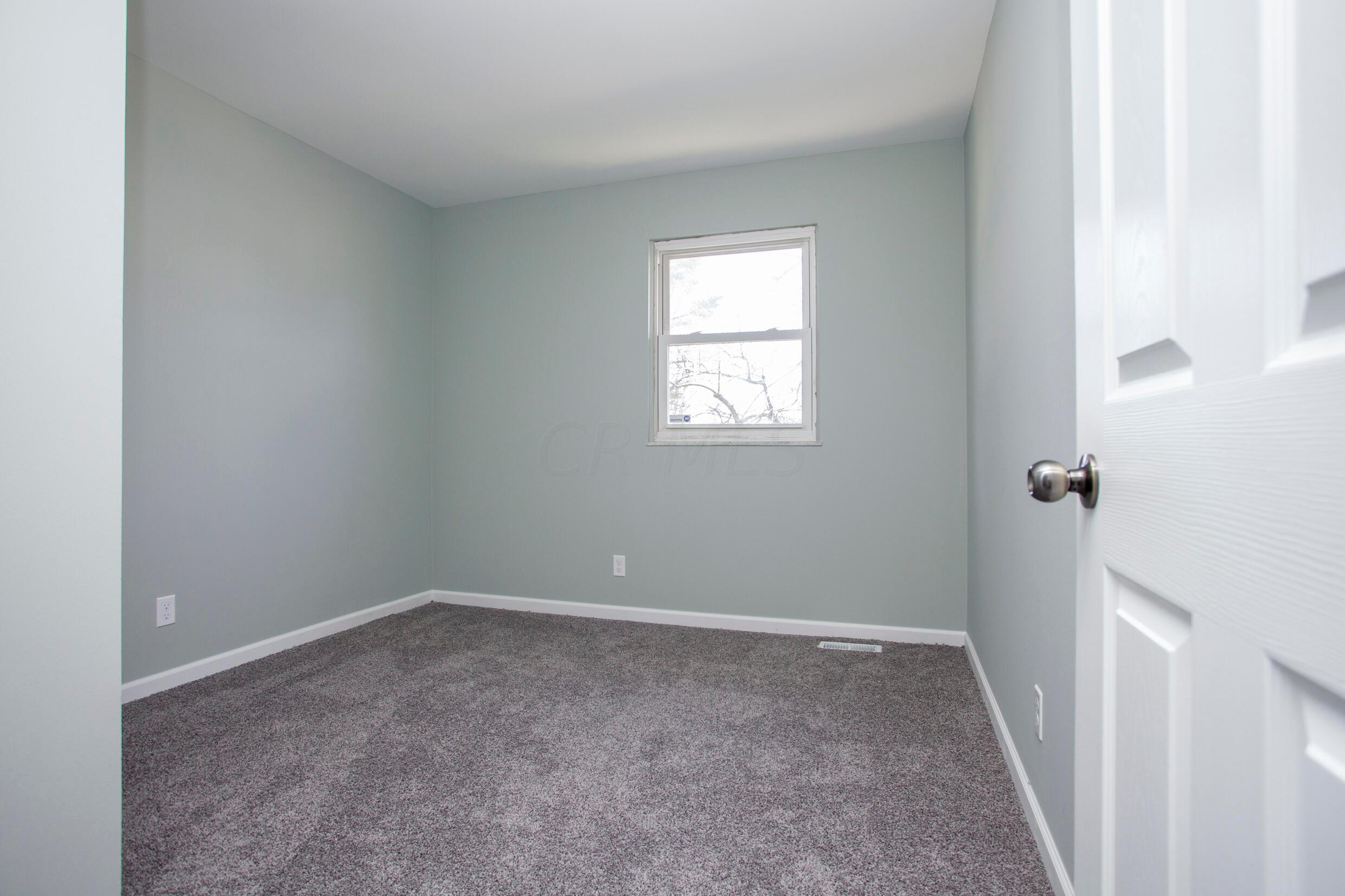2886 Fleet Road Columbus, OH 43232 - Photo 14 of 26 Gallery Image 14