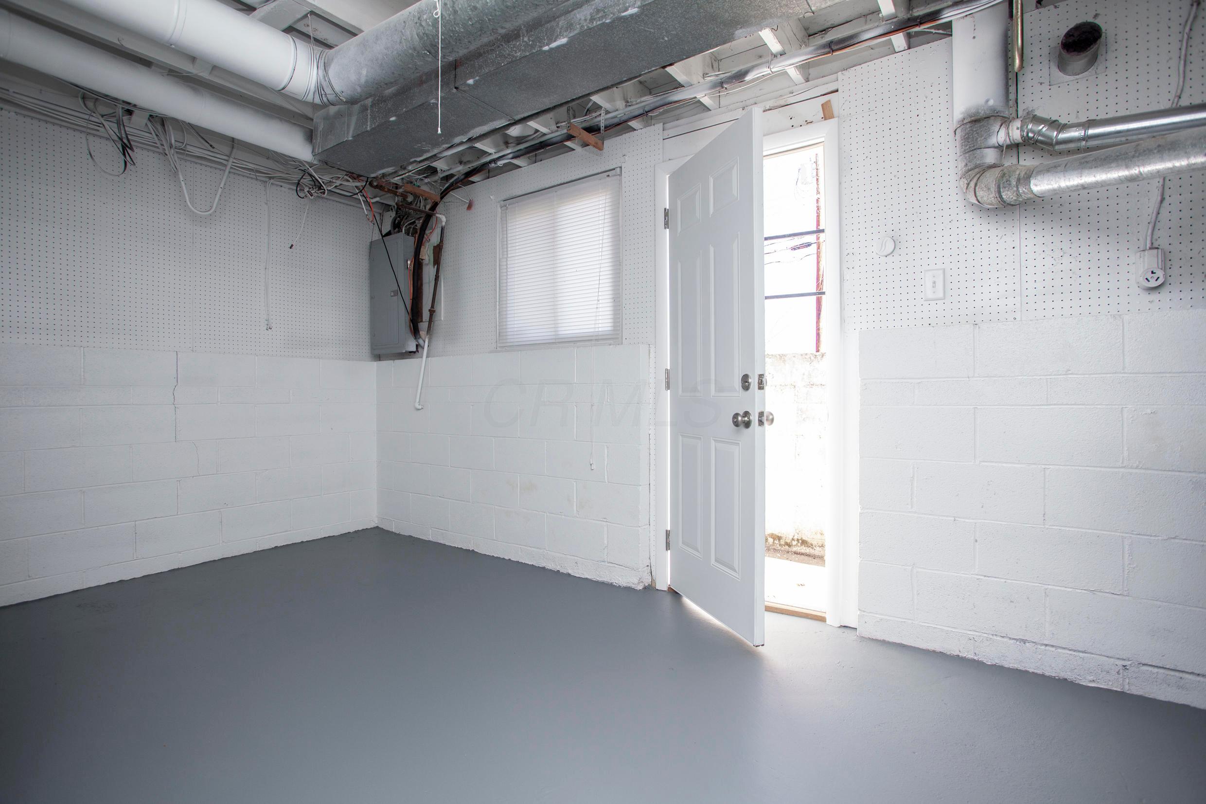 2886 Fleet Road Columbus, OH 43232 - Photo 15 of 26 Gallery Image 15