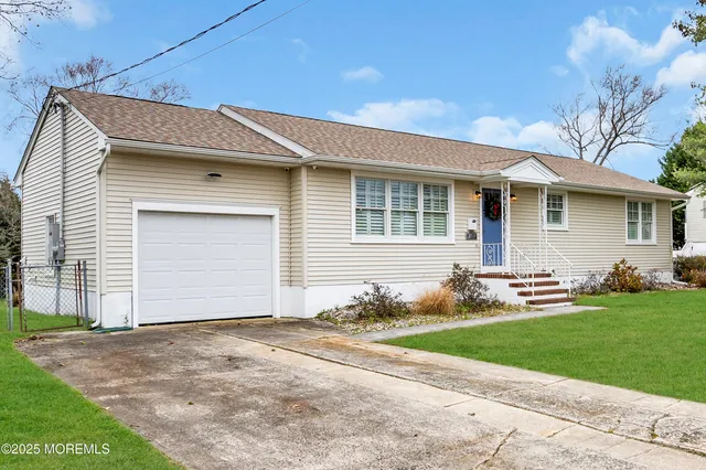 a front view of house with yard