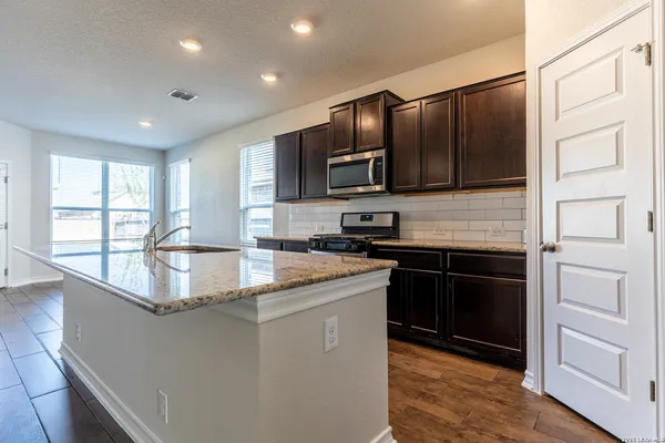 $2,500 | 13811 Newman Stage, San Antonio, TX 78254