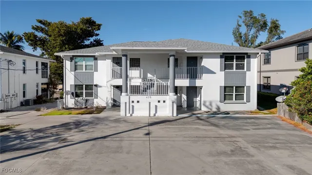 $900,000 | 425 Southwest 47th Terrace, Unit 58, Cape Coral, FL 33914