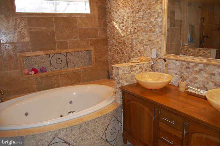 128 South River Clubhouse Road Edgewater, MD 21037 - Photo 15 of 30 Bath (Master)