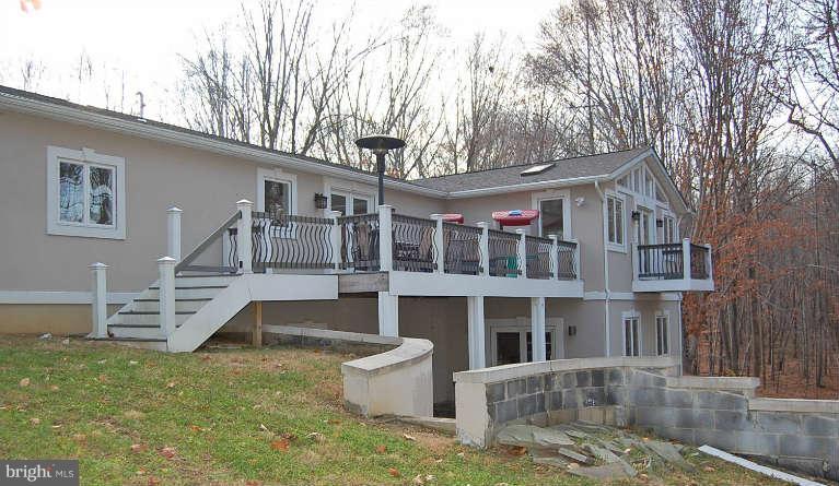 128 South River Clubhouse Road Edgewater, MD 21037 - Photo 3 of 30 Exterior (Rear)