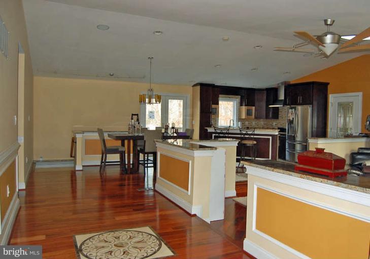 128 South River Clubhouse Road Edgewater, MD 21037 - Photo 4 of 30 Interior (General)