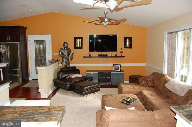 128 South River Clubhouse Road Edgewater, MD 21037 - Photo 5 of 30 Family Room
