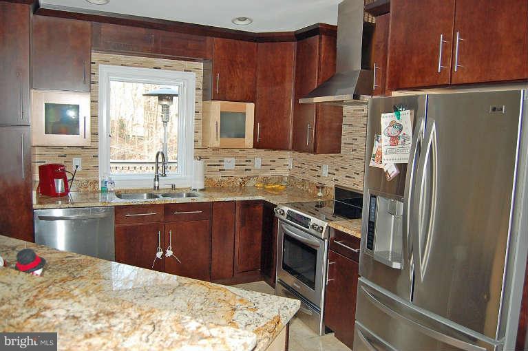 128 South River Clubhouse Road Edgewater, MD 21037 - Photo 6 of 30 Kitchen