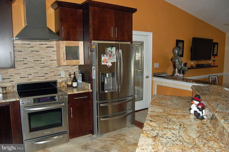 128 South River Clubhouse Road Edgewater, MD 21037 - Photo 10 of 30 Kitchen