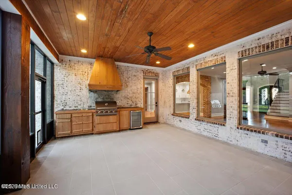 $921,300 | 404 Edgewood Drive, Madison, MS 39110