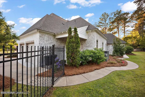 $921,300 | 404 Edgewood Drive, Madison, MS 39110