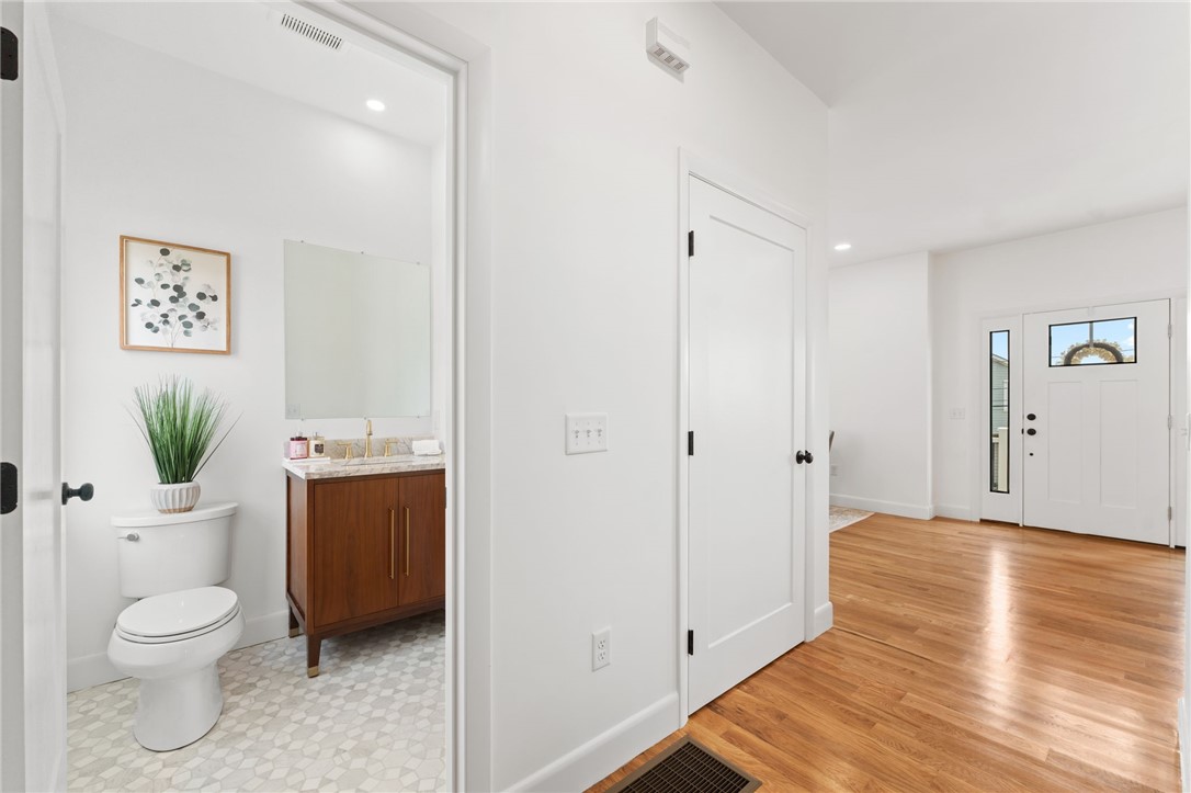 41 Burnett Road Warwick, RI 02889 - Photo 12 of 36 Gallery Image 12