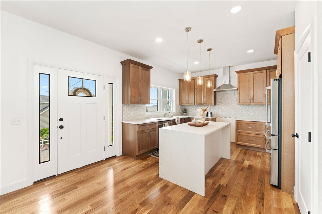 41 Burnett Road Warwick, RI 02889 - Photo 3 of 36 Gallery Image 3
