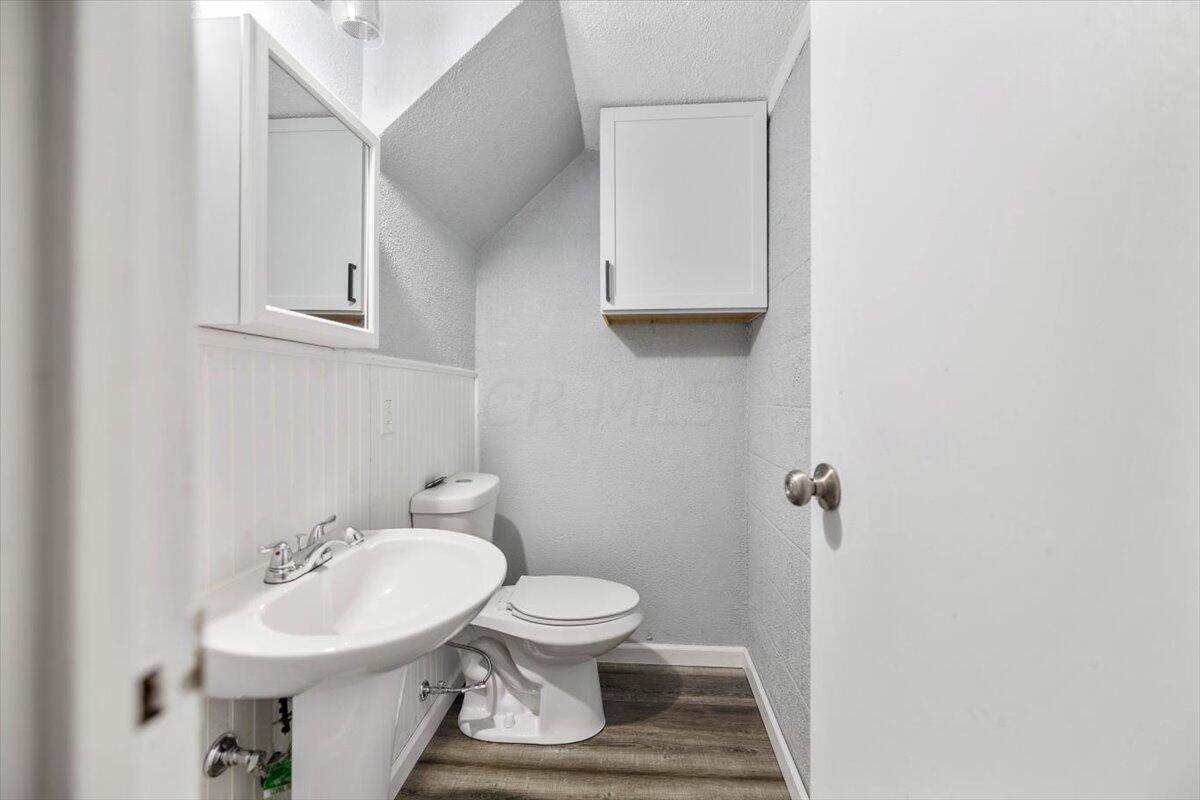 5226 Edgeview Road Columbus, OH 43207 - Photo 21 of 25 20-Half Bath-5226 Edgeview Rd -024