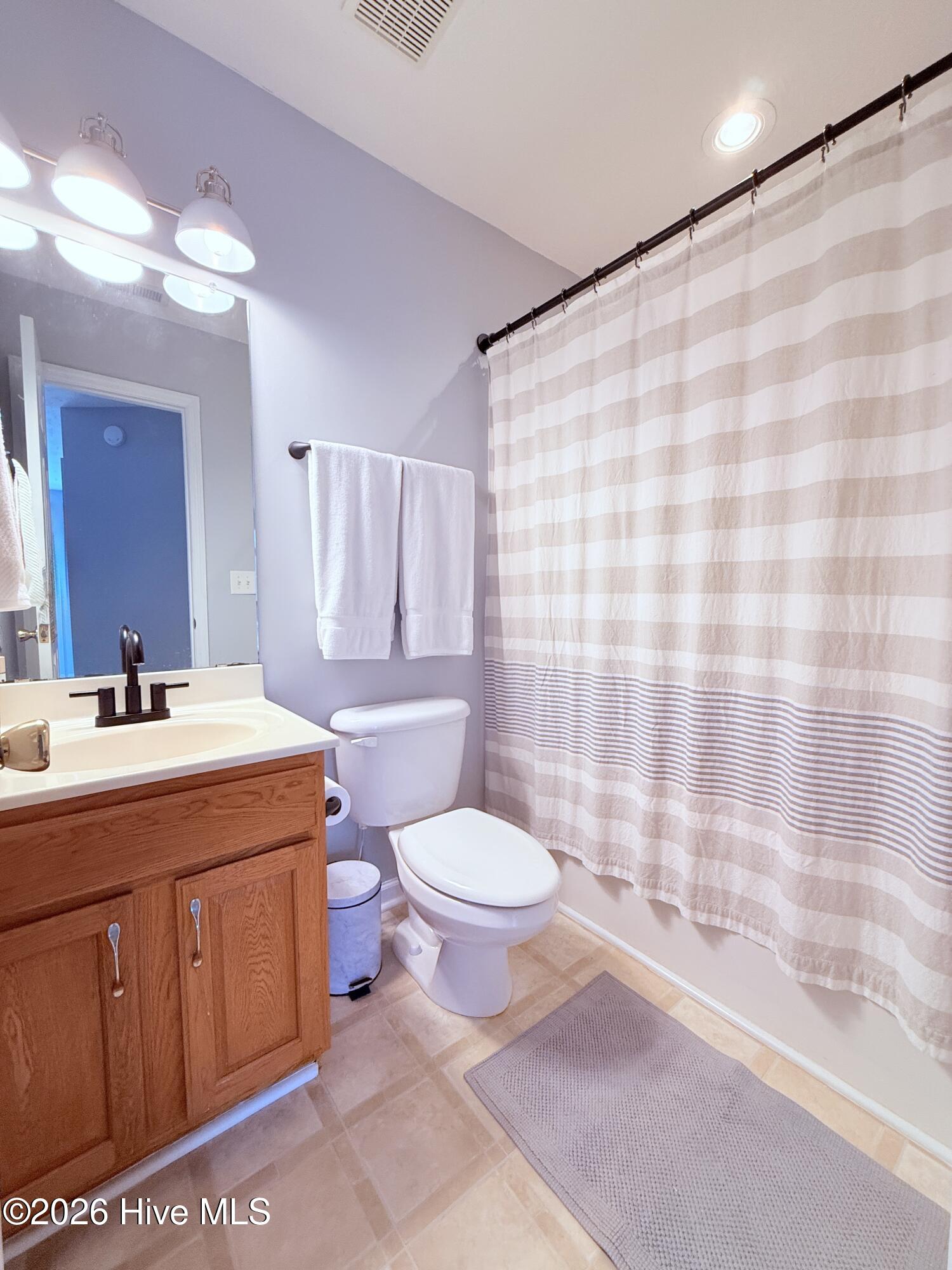 188 East Ridge Court Jacksonville, NC 28540 - Photo 15 of 29 Bathroom for Bedroom #2&3, and Bonus Rooms