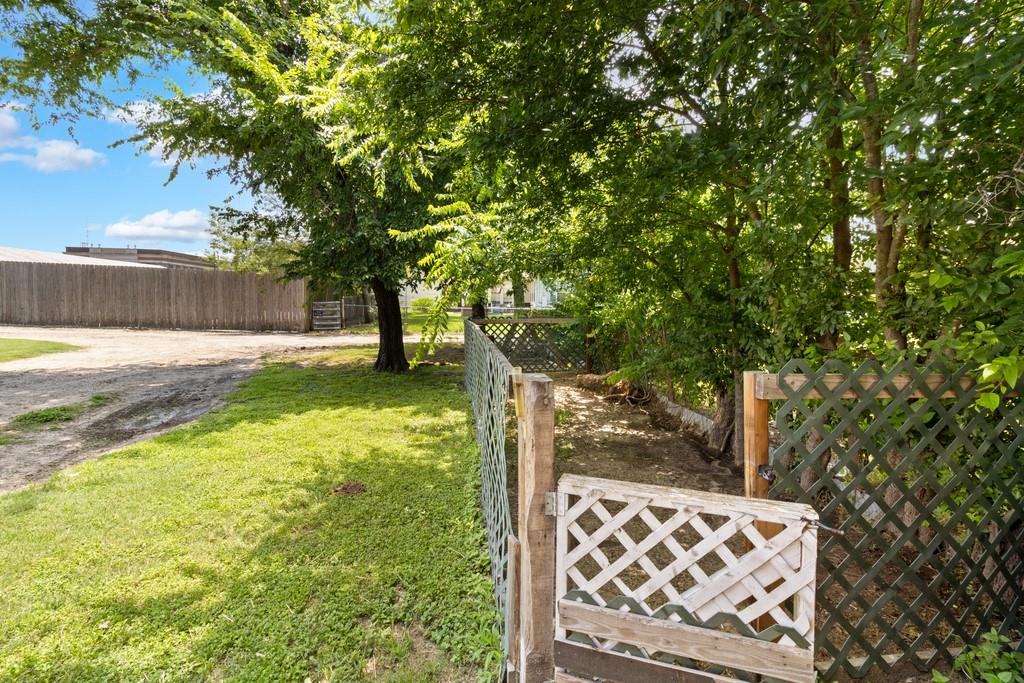 408 West Trinity Street Groesbeck, TX 76642 - Photo 25 of 29