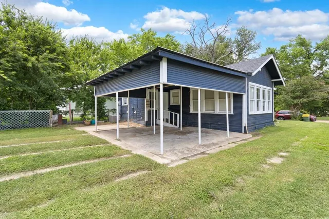 $114,900 | 408 West Trinity Street, Groesbeck, TX 76642