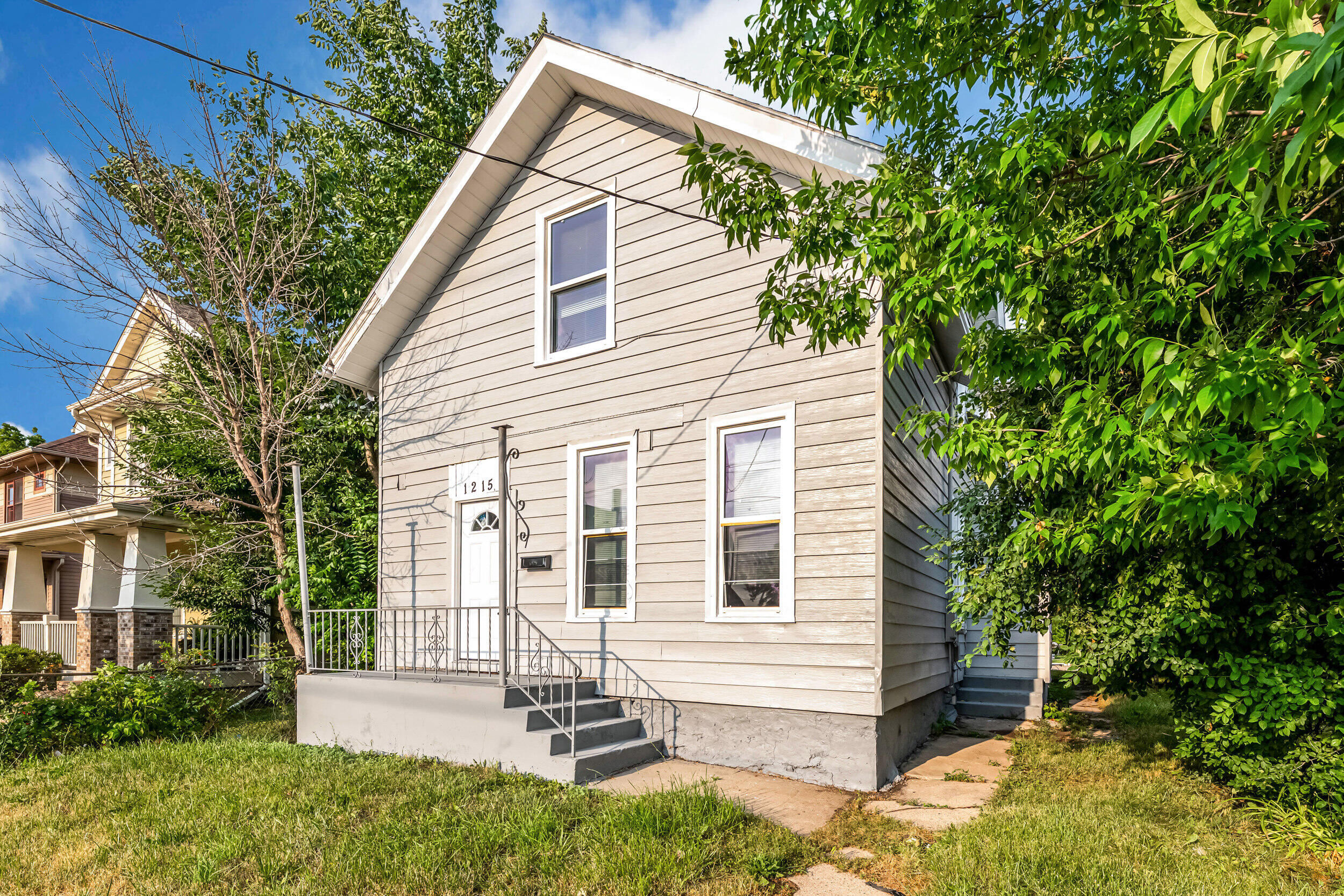 1215 Racine Street Racine, WI 53403 - Photo 3 of 30 1215 Racine St